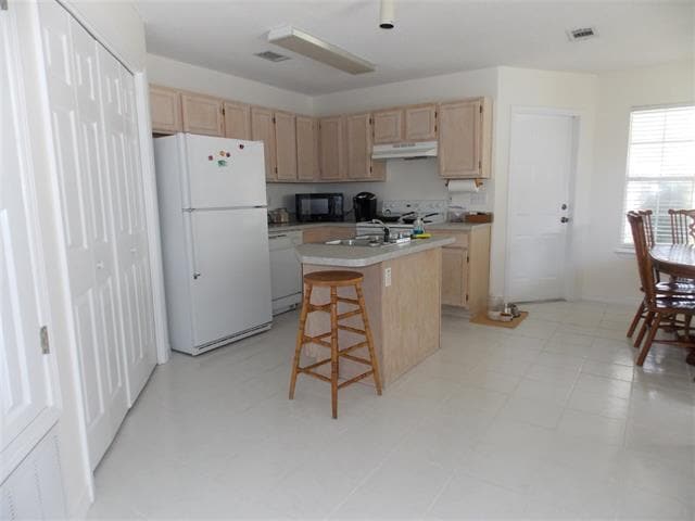 Building Photo - 9130 Arand Dr