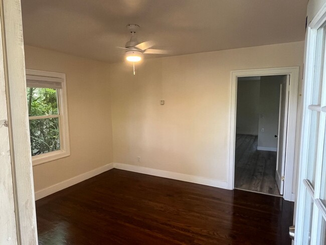 Building Photo - 2-Bedroom Crockett Lower Duplex Unit Avail...