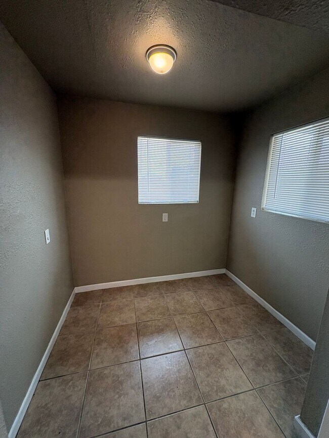 Building Photo - 4130