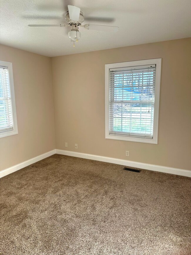 Building Photo - Welcome to this stunning 4 bedroom, 3 bath...
