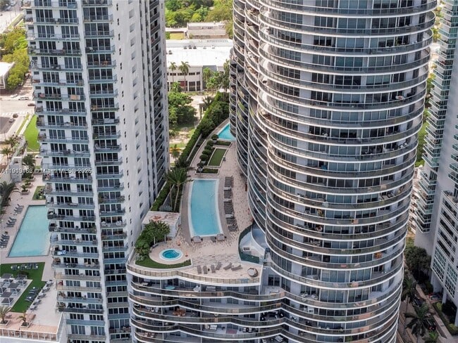 Building Photo - 488 NE 18th St