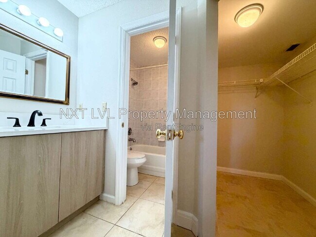 Building Photo - 12560 Equestrian Cir