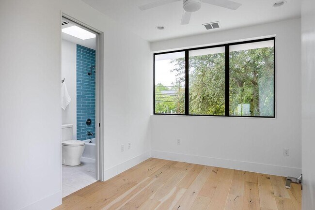 Building Photo - 1811 Justin Ln