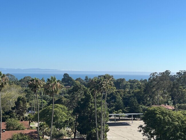 Building Photo - Stunning Views on the Mesa