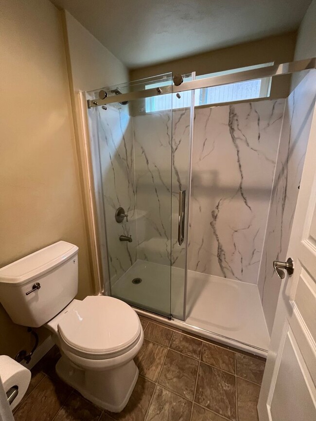 Building Photo - 4-Bedroom 2 1/2 Bathroom Home
