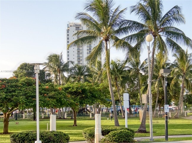 Building Photo - 1674 Bay Rd