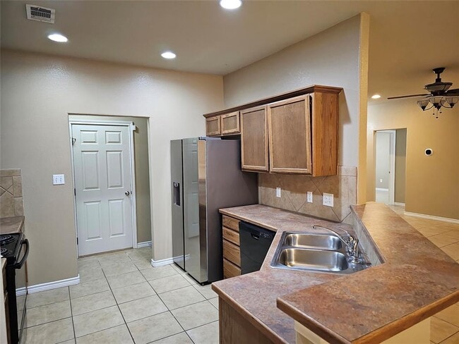 Building Photo - 2106 Red Fox Rd