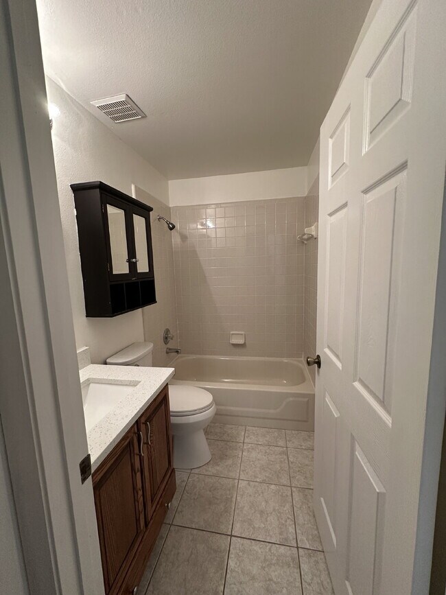 Building Photo - Lovely 2-Bedroom Townhouse in St. Cloud - Spacious 1023 Sq Ft with 2 Full Baths