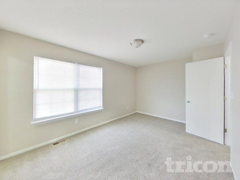 Building Photo - 484 Brookstone Dr