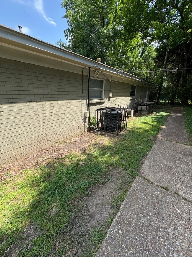 Building Photo - 1857 S Perkins Rd