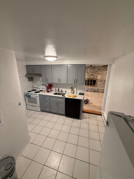 Building Photo - 2355 Vista Ct