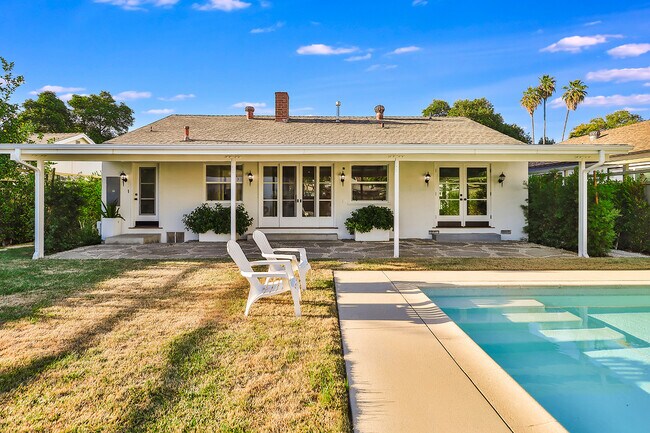 Building Photo - 19616 Victory Blvd