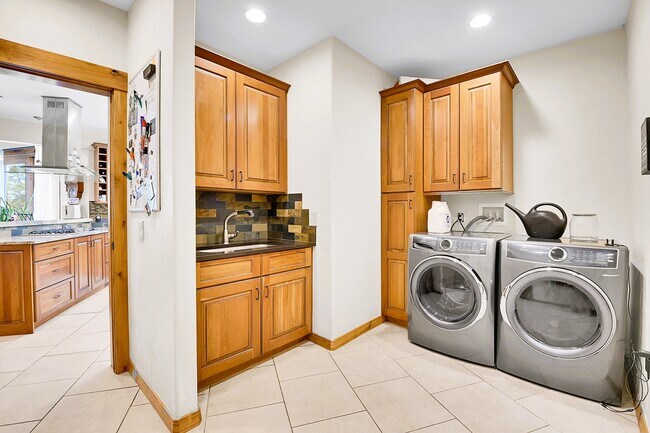 Building Photo - 29934 Paint Brush Dr
