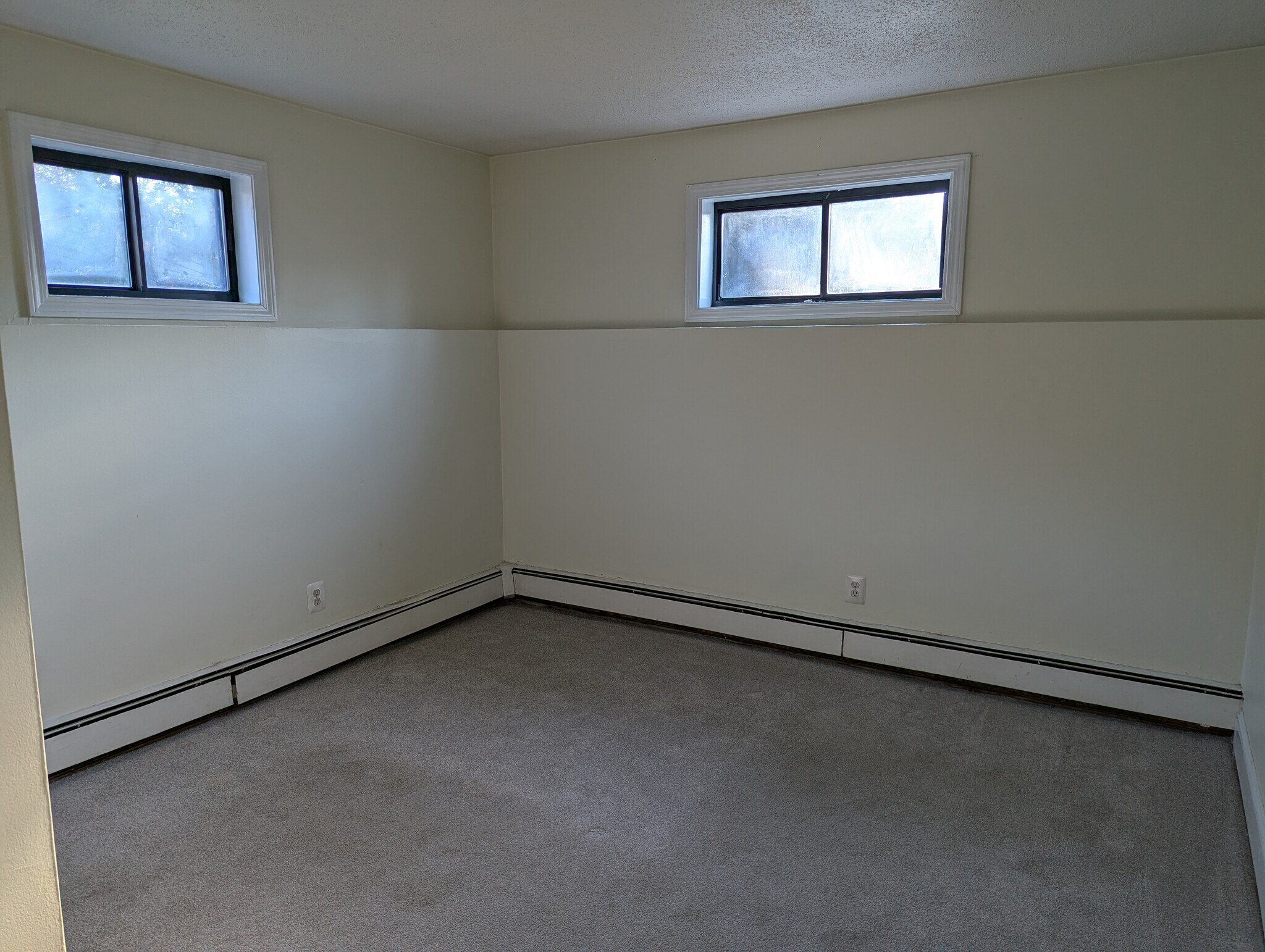 Building Photo - 108 E Main St