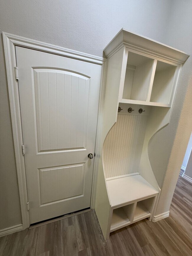 Building Photo - Charming 1-Story 4 Bedroom 2 Bathroom in Little Elm, TX