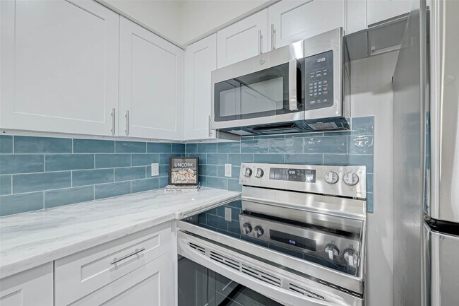 Building Photo - 925 Wax Myrtle Ln