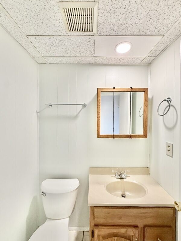 Building Photo - 1300 Classic Dr