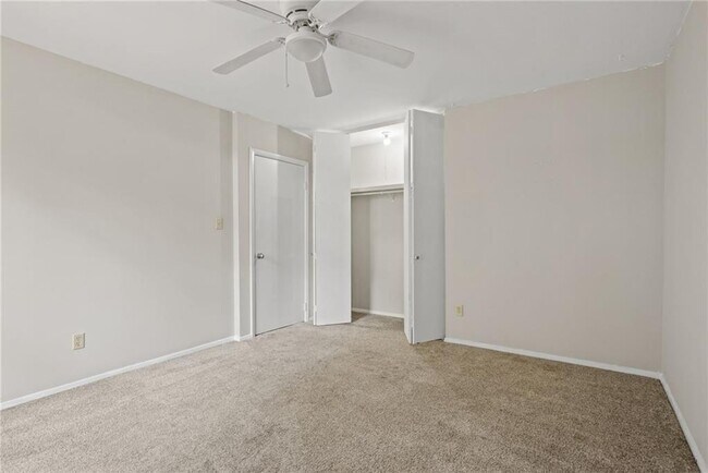 Building Photo - 705 Edgewater Trail