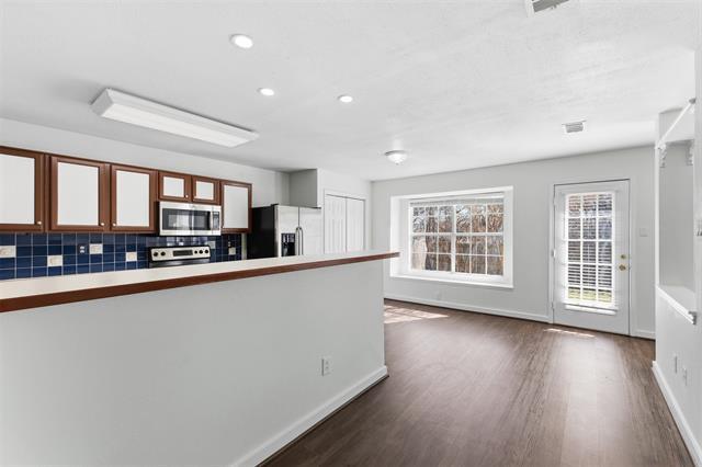 Building Photo - 1124 Breezewood Dr