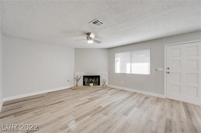 Building Photo - 853 Rock Springs Dr