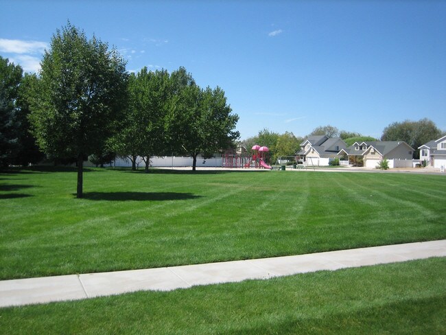 Building Photo - Pebblecreek - Kayscreek