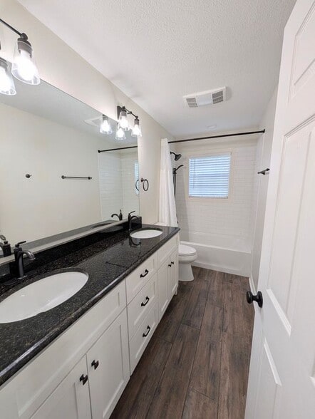 Building Photo - 531 Pine Hills Dr