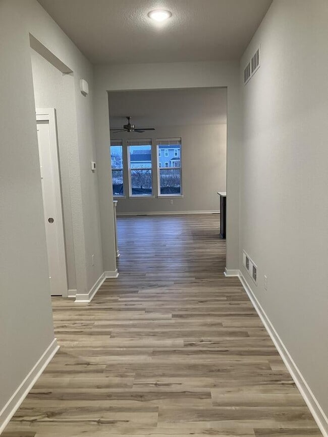Building Photo - 993 Cascade Cir