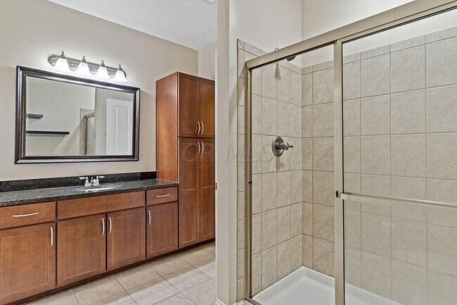 Building Photo - 953 Ingleside Ave