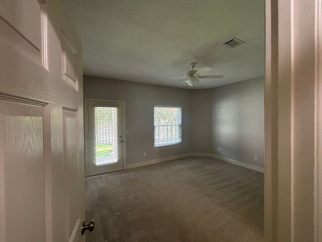 Building Photo - 826 Boulevard of the Champions