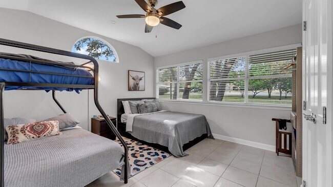 Building Photo - 207 Elm Lodge Dr