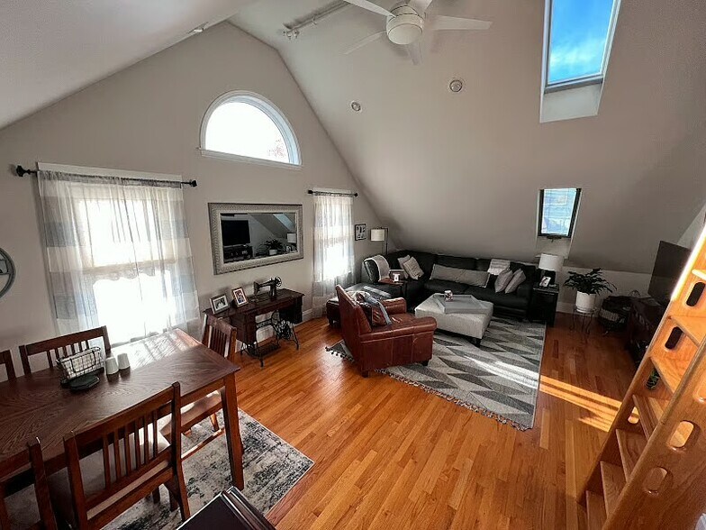 Building Photo - 127 Dodge St