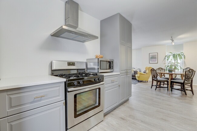 Building Photo - 352 5th Street NE
