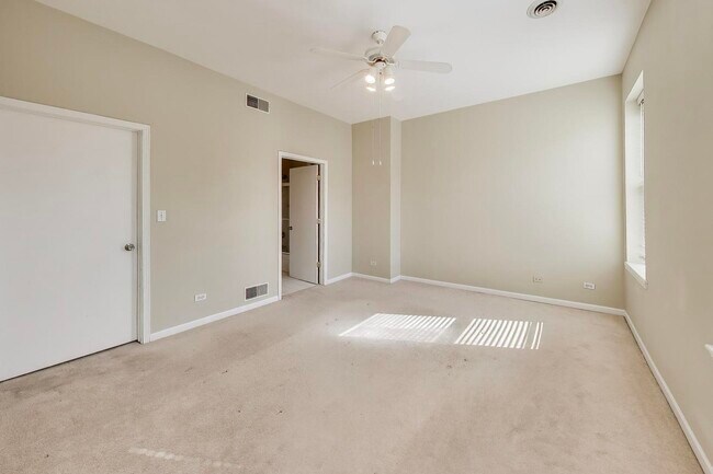 Building Photo - 1481 W Irving Park Rd