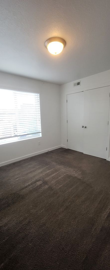 Building Photo - 5332 Silver Clover Ln