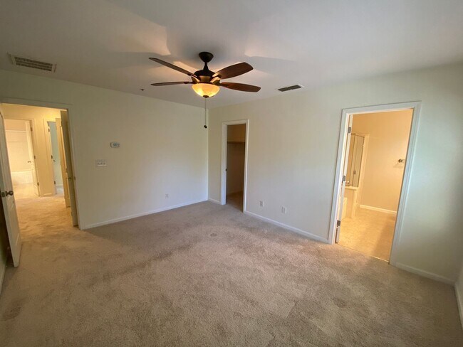 Building Photo - 3 Bed, 2½ Bath Two Story Condo in Natomas' Hampton Village