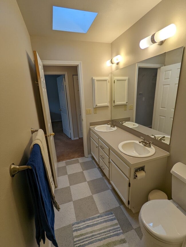 Building Photo - Wallingford Condo