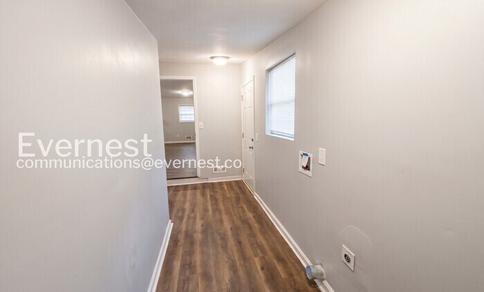 Building Photo - 3024 Pasadena Dr