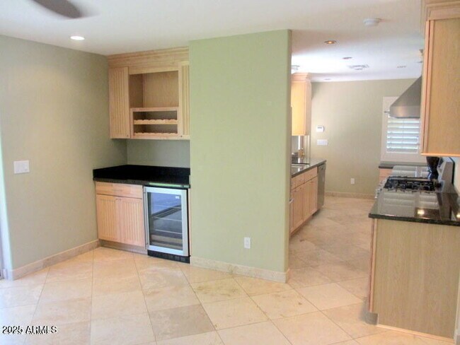 Building Photo - 3015 E Montecito Ave