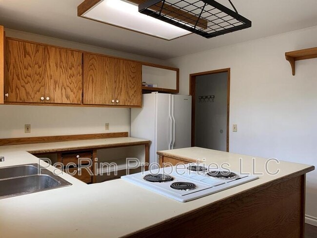 Building Photo - 1303 H St