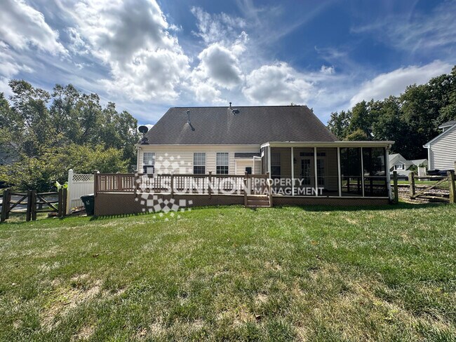 Building Photo - 4 Bedroom Home Near Birkdale Village