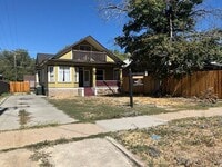 Building Photo - 3 bedroom 2 bath 1 car garage Home- Small Dog Friendly