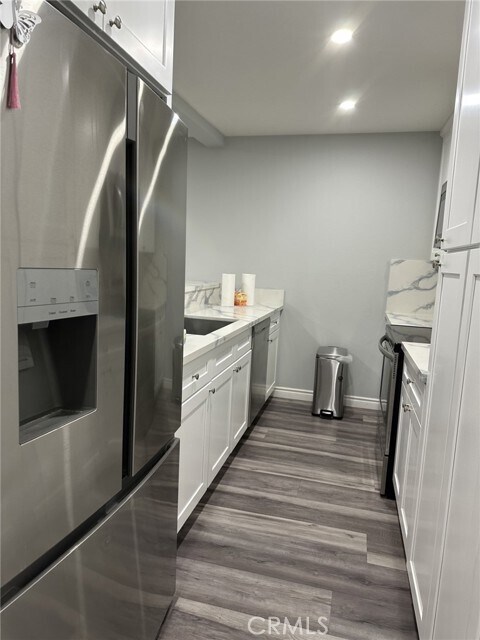 Building Photo - 1127 E Del Mar Blvd