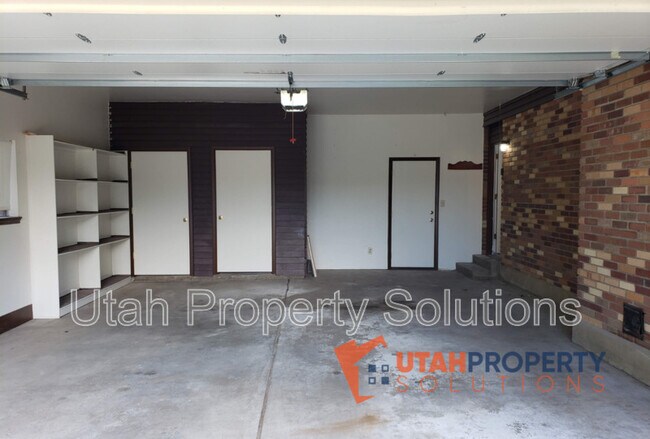 Building Photo - 2880 La Strada Way