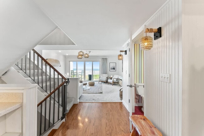 Building Photo - 2010 Ocean Front S