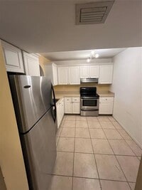 Building Photo - 711 N Pine Island Rd