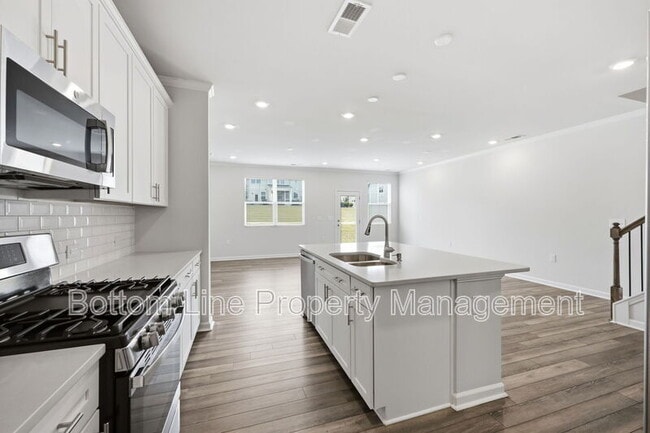Building Photo - 5038 Kota St