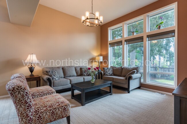 Building Photo - Beautiful Spacious Home in Tigard