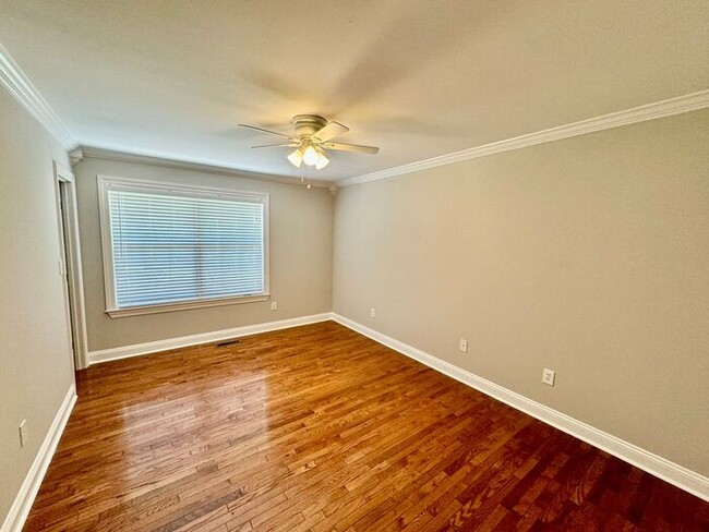Building Photo - Home available in popular area
