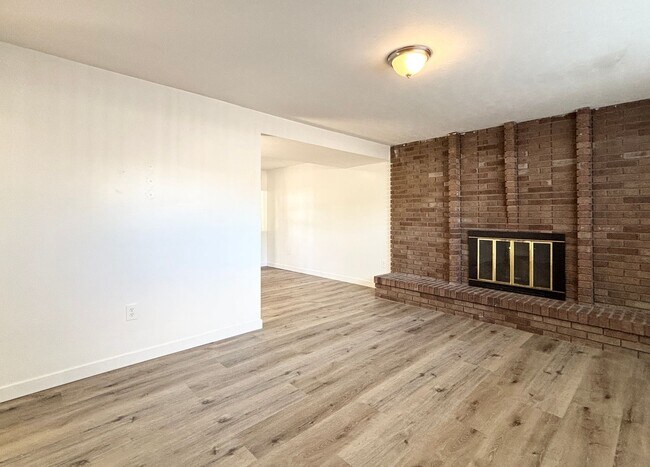 Building Photo - 403 N Morton Dr