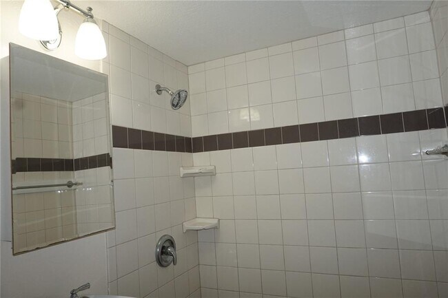 Building Photo - 4845-4825 25th Ave N